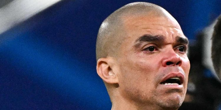 Sportske novosti – Očekivali smo suze Ronalda, ali CR7 je tješio suigrača. Pogledajte potpuni slom legende