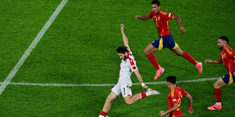 Sportske novosti – Pogledajte kako je zamalo pao najluđi gol Eura. ‘Kvaradonu’ centimetri dijelili od čuda