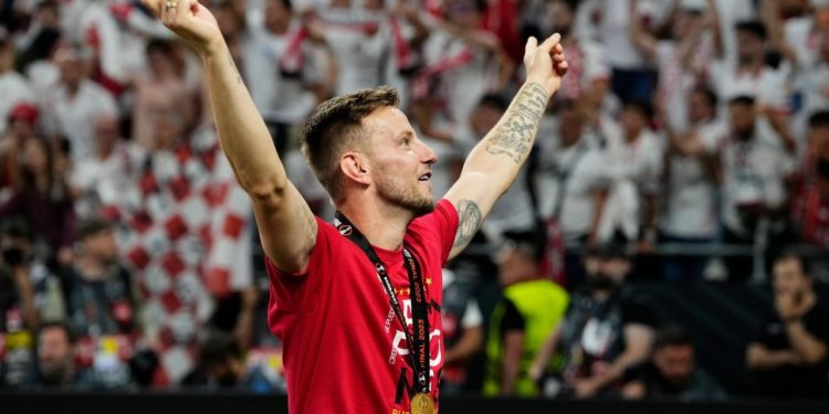 Sportske novosti – Rakitić se uoči dolaska u Hajduk oglasio na Instagramu, odmah se javio i Lovren: ‘Gorit će Split’