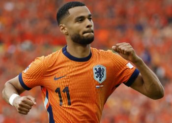 Sportske novosti – ‘Reinkarnacija’ Van Bastena gazi sve pred sobom i ruši rekorde, s Oranjom na Euru ponovno piše povijest