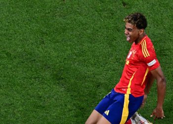 Sportske novosti – Tinejdžer preuzima svjetla pozornice: Srušio je rekord protiv Hrvatske, a onda ponovno ispisao povijest