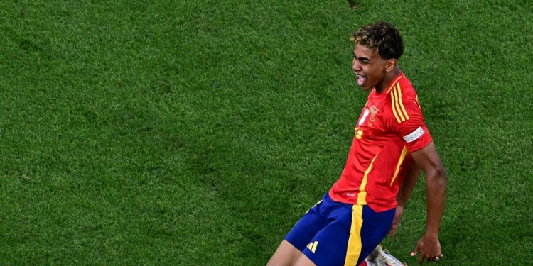 Sportske novosti – Tinejdžer preuzima svjetla pozornice: Srušio je rekord protiv Hrvatske, a onda ponovno ispisao povijest