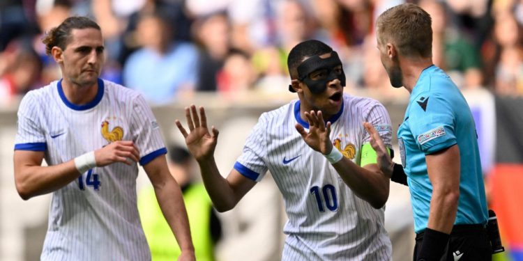 Sportske novosti – UŽIVO: Francuzi izgubili živce, sudac odmah reagirao, Belgija opasno ‘visi’