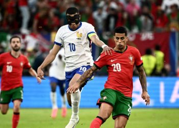 Sportske novosti – UŽIVO: Francuzi se probudili i počeli testirati Costu, Fernandes odapeo iz daljine