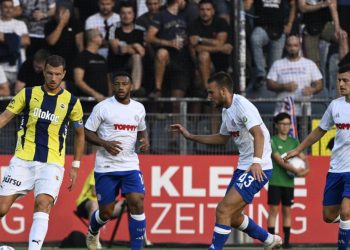 Sportske novosti – UŽIVO: Hajduk zamalo kapitulirao, Džeko napravio kaos, Šarlija očistio loptu s gol-crte