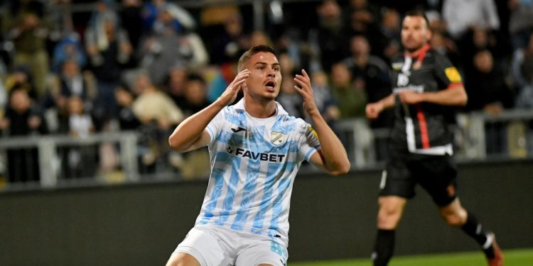 Sportske novosti – UŽIVO: Rijeka propustila najbolju šansu iz slobodnjaka, Radeljić se zabio u stativu