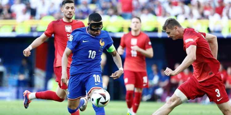 Sportske novosti – UŽIVO: Stigli su sastavi, belgijski izbornik iznenadio, maskirani Mbappé predvodi Francuze