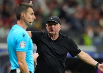 Sportske novosti – VIDEO: Evo zašto je Kek dobio crveni karton. Napravio je potez koji je neoprostiv