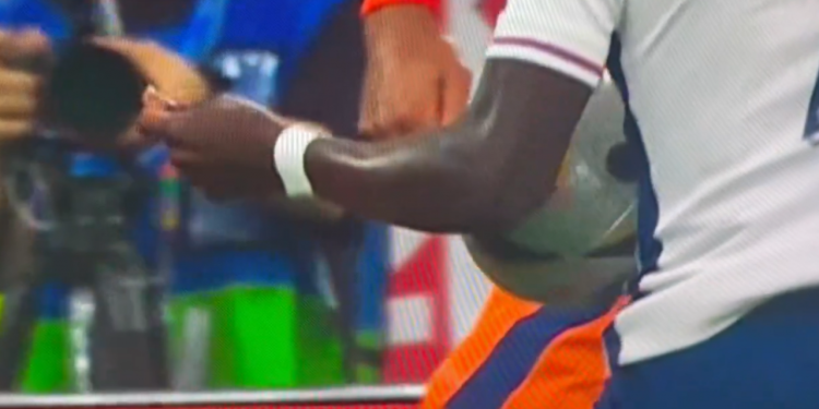 Sportske novosti – VIDEO Saka igrao rukom prije dosuđenog jedanaesterca Engleza: ‘Zašto VAR to nije gledao?’