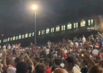 Sportske novosti – VIDEO: Vlak se zaustavio da bi putnici kroz prozor gledali kraj jedne od najluđih utakmica Eura!?