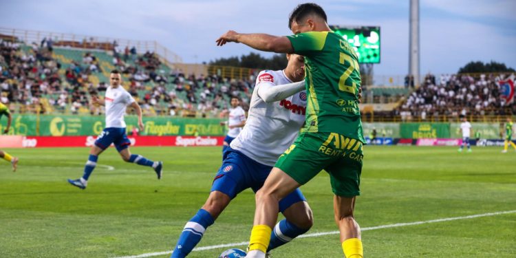 Sportske novosti – Velik udarac za Hajduk: Nezamjenjiv igrač ozlijedio gležanj, propušta početak sezone?
