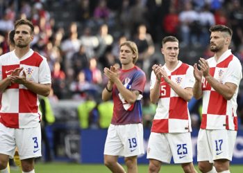 Sportske novosti – Zašto Hrvatske nema među osam na Euru? Najsporije igramo, ne forsiramo mlade, ne zna se tko je prva špica…