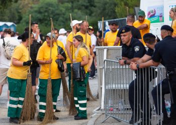 Stanari na obali zgroženi turistima: ‘Osjete nagon za guranje kontejnera, bacanje boca u zid’