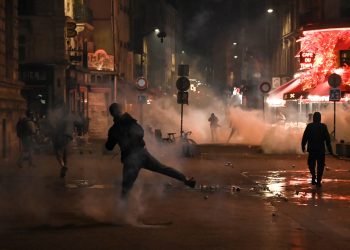 Što se zapravo događa u Francuskoj? Nije problem u desnici i ljevici, nego u jednoj osobi