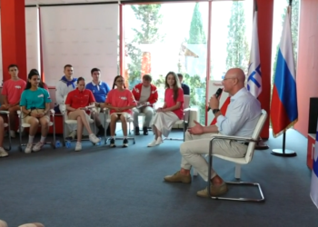 Studenti iz inozemstva počašćeni u poznatom ruskom ljetnom kampu na Krimu — RT Rusija i bivši Sovjetski Savez