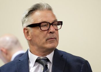Sudac odbacio slučaj Aleca Baldwina za ubojstvo iz nehata — RT Entertainment