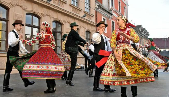 Susjedi zaplesali u središtu Vinkovaca