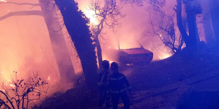 Sva tri požara pod kontrolom: Vatrogasci su i dalje na terenu, situacija se popravlja