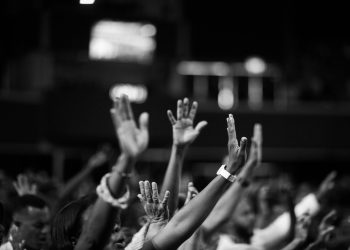 Svećenik koji dotiče srca mladih: ‘Ovo moraš napraviti da Bog ostvari tvoje želje’