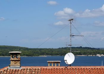 TALIJANI OMETAJU SIGNAL Nautičari svakog ljeta na određenim dijelovima Jadrana jedva čuju bitne informacije na hrvatskom!