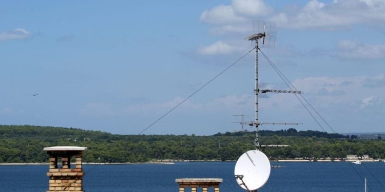 TALIJANI OMETAJU SIGNAL Nautičari svakog ljeta na određenim dijelovima Jadrana jedva čuju bitne informacije na hrvatskom!