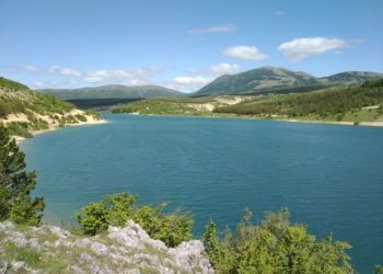 TRAGIČNA SMRT UTAPANJEM Jedan od mladića izvučen iz jezera Mandek preminuo, drugom se bore za život