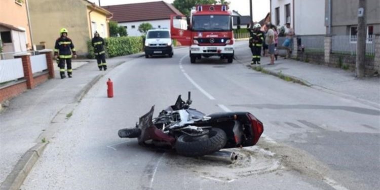 Teška nesreća u Kaštelima, ozlijeđen motociklist