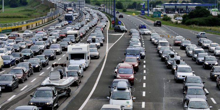 Teška prometna nesreća na A1: Zatvoren promet prema Zagrebu, kolone su ogromne