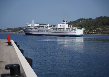 Trajekt ‘Oliver’ pluta usred Korčulanskog kanala: Pokvario se na vjerojatno najgori mogući dan