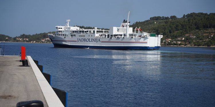 Trajekt ‘Oliver’ pluta usred Korčulanskog kanala: Pokvario se na vjerojatno najgori mogući dan