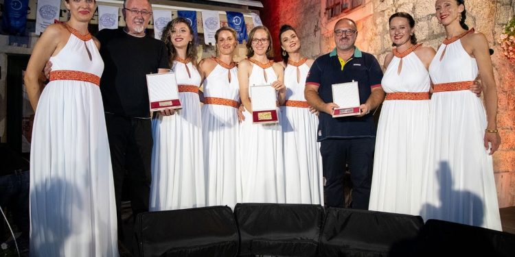 Trijumf maestra Joška Ćalete u omiškoj Večeri novih skladbi kao uvod u njegovu autorsku večer