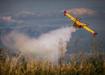 POŽAR KOD TROGIRA Lokaliziran je zahvaljujući velikim naporima vatrogasaca | NACIONAL.HR