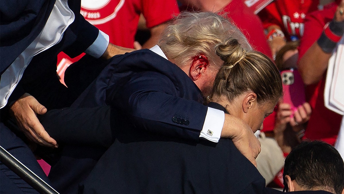 Tajna služba izvodi bivšeg predsjednika Trumpa s pozornice.