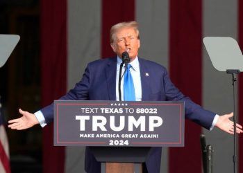 Trump je donirao tisuće kampanjama Harrisa i Bidena — RT World News