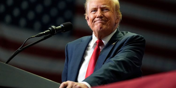 Trump kaže da je ‘primio metak za demokraciju’ na velikom državnom skupu na bojnom polju zajedno s protukandidatom Vanceom