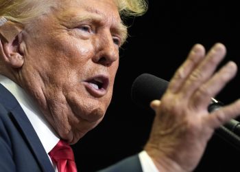 Trump kaže da je ‘primio metak za demokraciju’ — RT World News