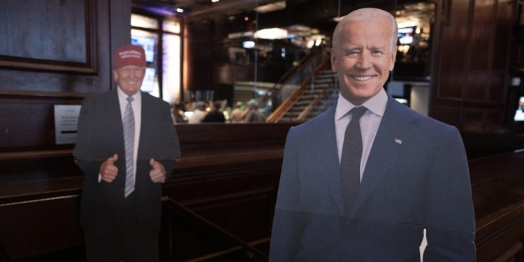 Trump predlaže simultani mentalni test s Bidenom — RT World News