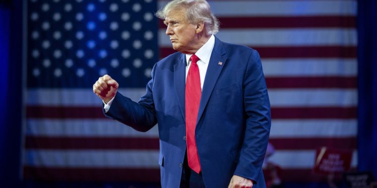 Trump reagira na Bidenov izlazak iz utrke — RT World News