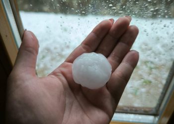 IDE PREMA HRVATSKOJ Oluja poharala Sloveniju, tuča razbijala krovove i stakla na automobilima | NACIONAL.HR