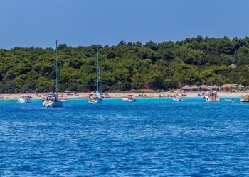 Turisti šokirani stanjem jedne od najljepših hrvatskih plaža: ‘Reklamira se kao da su Karibi’