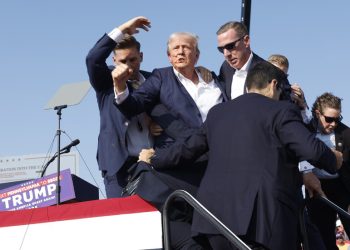 Tvrtka povezana s BlackRockom smanjila je Trumpove dionice prije snimanja — RT Business News