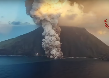 U Italiji eruptirao još jedan vulkan: Snimke izlijevanja lave u more su nevjerojatne