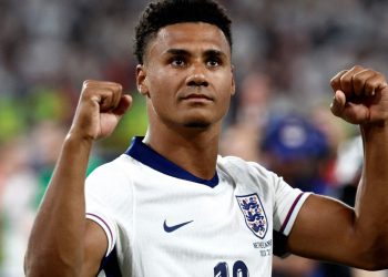 U Njemačkoj je na travnjaku proveo manje od pola sata i odveo Englesku do posljednje stepenice