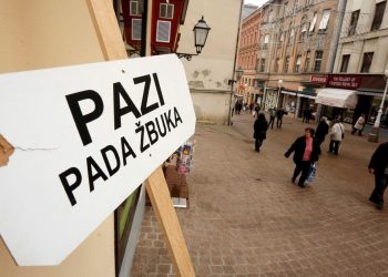 U Zagrebu pala glava anđela: Pogodila je mjesto između tramvajske stanice i ljekarne