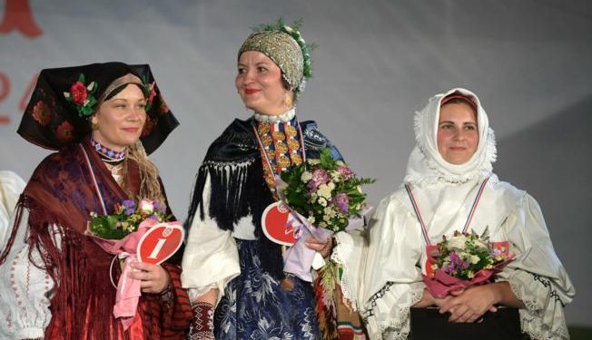 U najljepšem ruhu Ivana Harnoš, Gordana Doko, Hrvoje Levaković