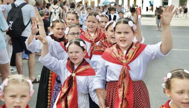 U raspjevanoj povorci 1200 malih folkloraša