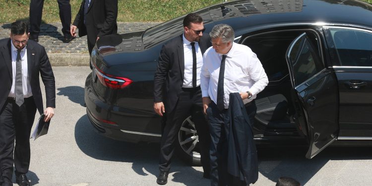 U sjeni su političara i zgrću ogroman novac: Imaju stanove, kuće, štednje od 389 tisuća eura