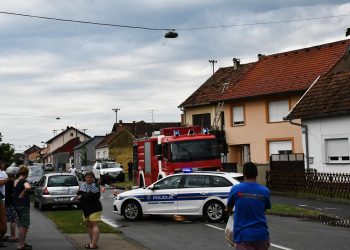 UDAR GROMA Slavonka neutješna: ‘Osjetila sam dim i shvatila da moja kuća gori. Plačeš, trčiš po ulici…’ | NACIONAL.HR