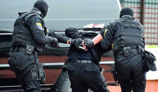 UHIĆENI GRUĐANIN I DUVNJAK Pripadnici Državne agencije za istrage i zaštitu uhitile dvije osobe zbog krijumčarenja ljudi