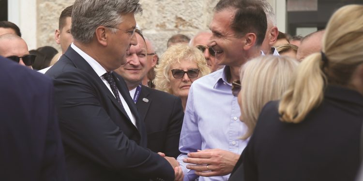 UNUTARSTRANAČKO ISTRAŽIVANJE ‘Nominiranje Primorca kao HDZ-ova kandidata za predsjednika ne bi bilo dobro primljeno u dijelu stranke’ | NACIONAL.HR